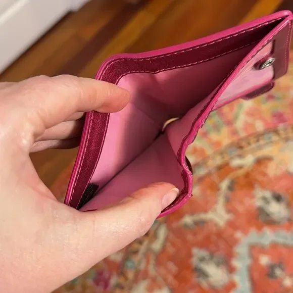 COACH POPPY HEART WALLET LEATHER HOT PINK W/ TROMPE CHAIN DETAILS
ADORABLE EUC! - Picture 10 of 15